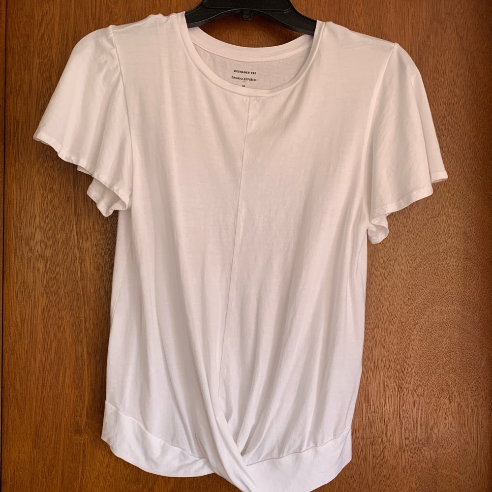 White Banana Republic tee shirt.